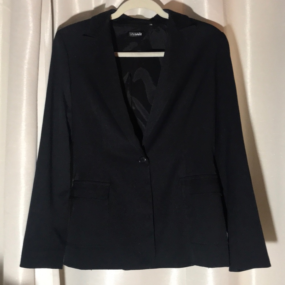 Tahari. Size 6 blazer.